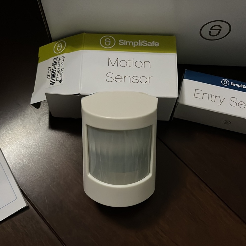SimpliSafe security system - Picture 3 of 9